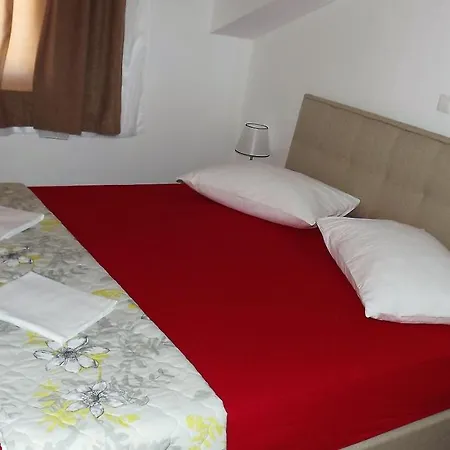 Captivating Apartment 15 Sleeps 4 Guests Split Exterior photo